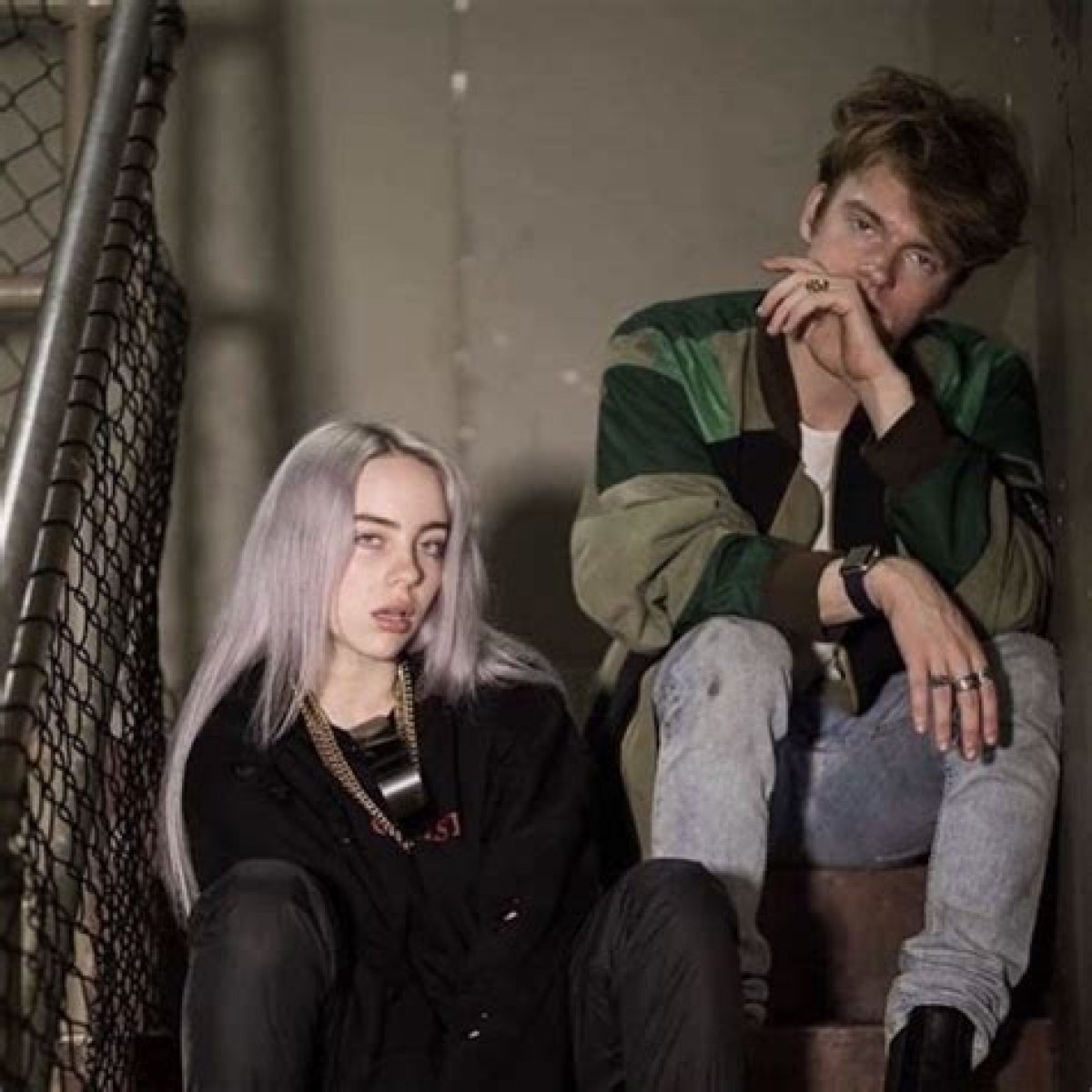 14 Celebs Who Love Billie Eilish (6 Who Stay Away)