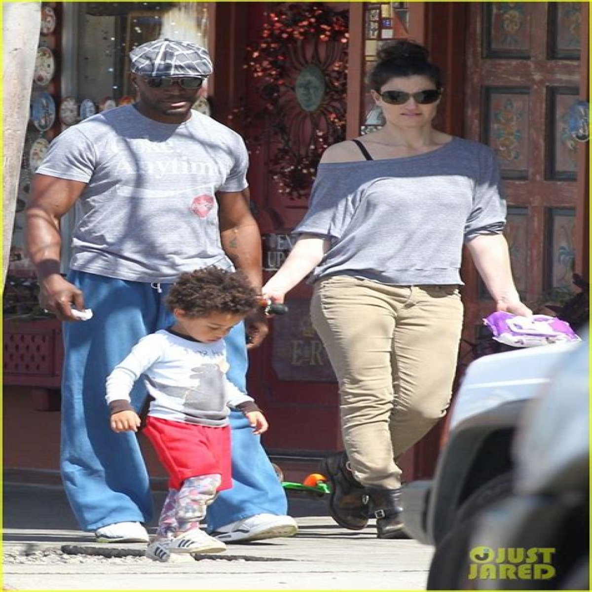 7 Facts About Taye Diggs And Idina Menzel’s Son Walker Nathaniel Diggs