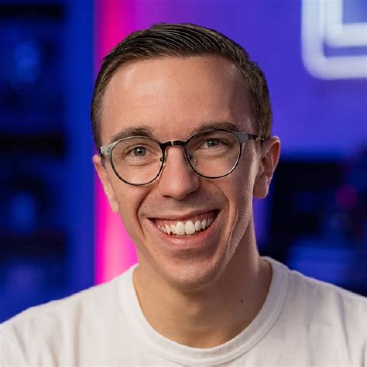 Austin Evans (YouTube Star) - Age, Birthday, Bio, Facts, Family, Net Worth, Height & More