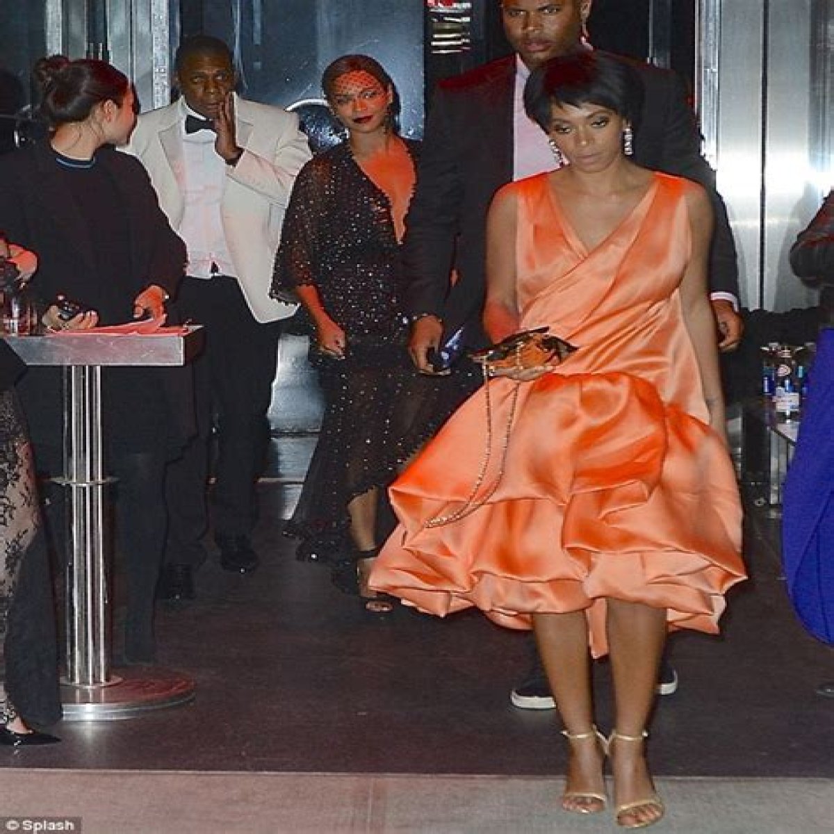 Beyonce Hates Naomi Campbell: Jay-Z Hook-Up With Naomi Caused Solange Elevator Fight?