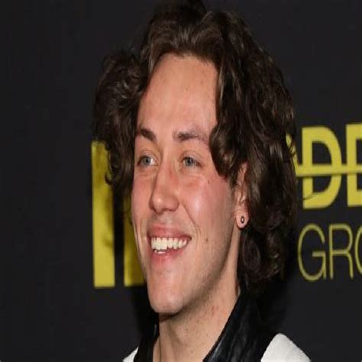 Ethan Cutkosky Died? The Truth Behind the Internet Hoax