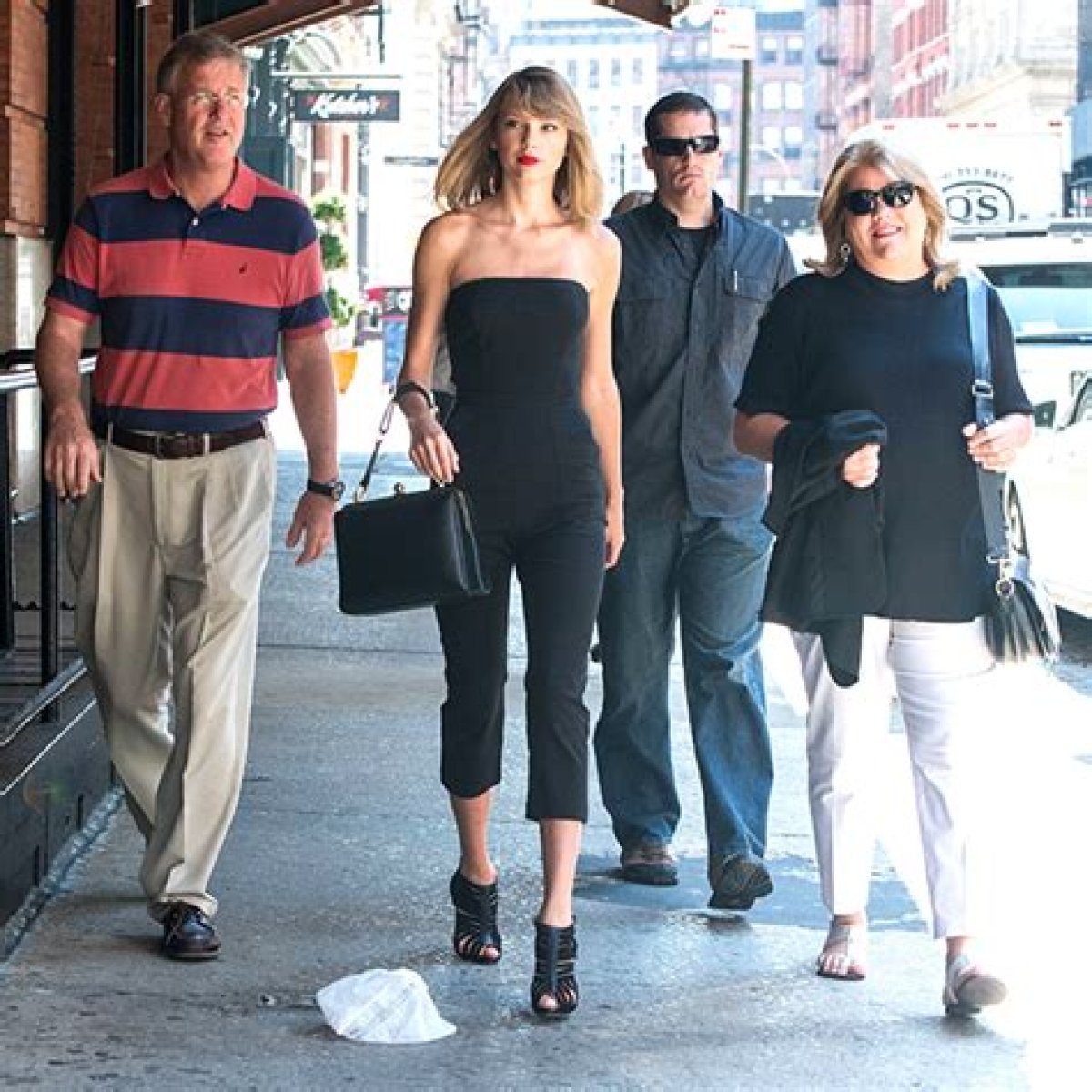 How Tall Is Taylor Swift's Father?