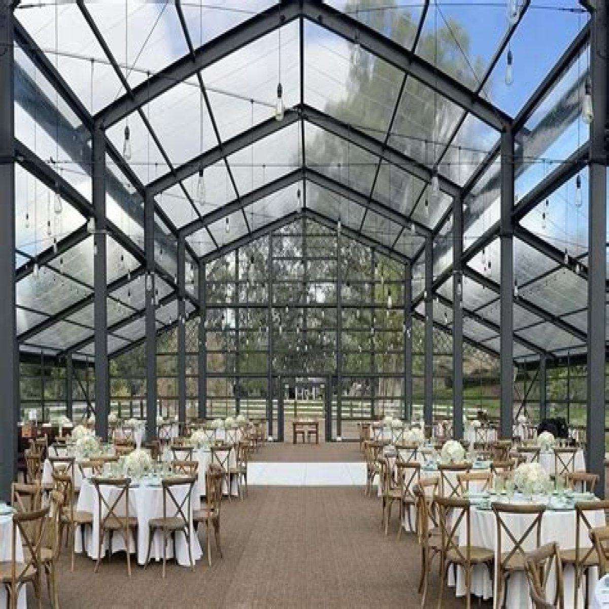 Rentable shelter for an outdoor wedding