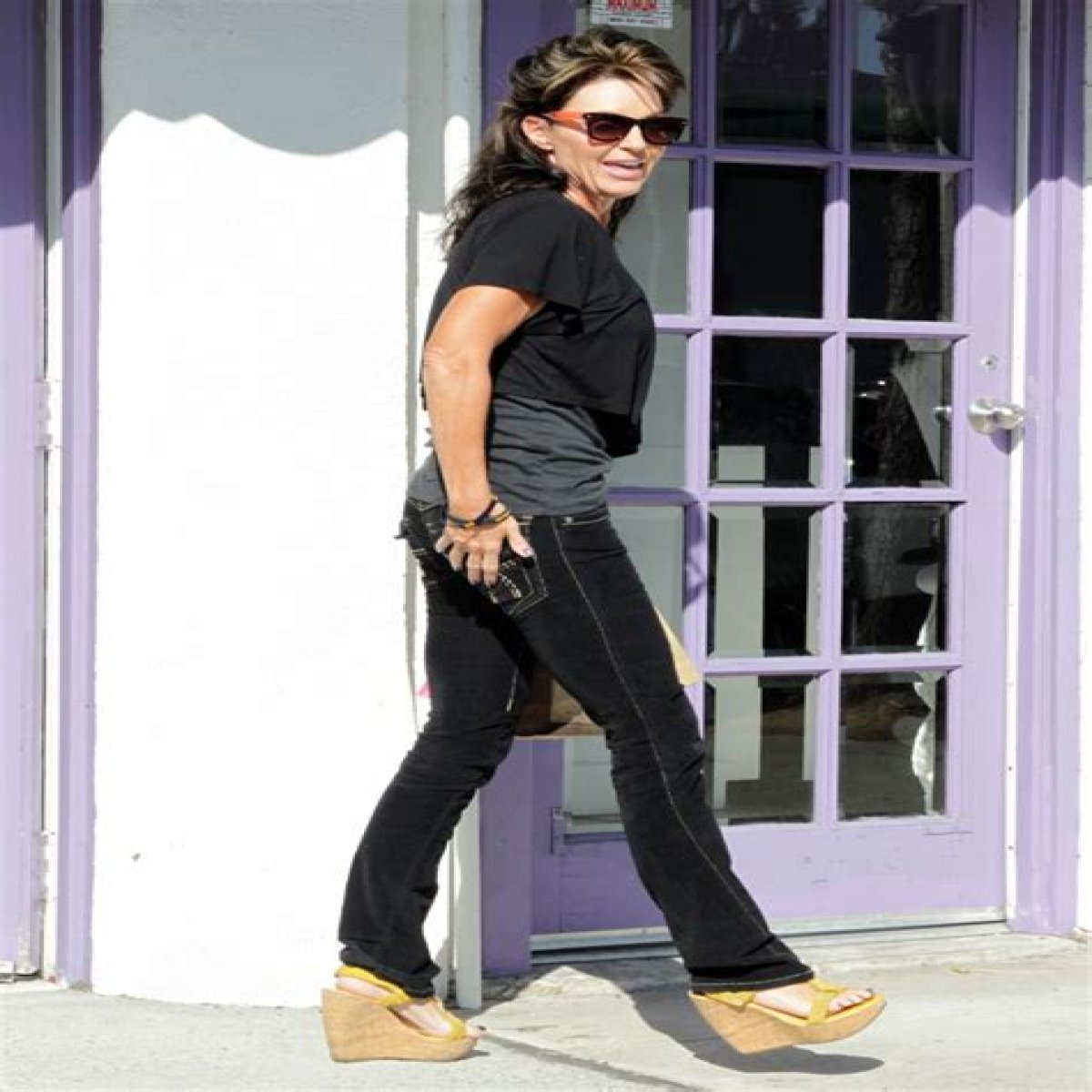 Sarah Palin looks noticeably thinner & different in LA: is it just a weird outfit?