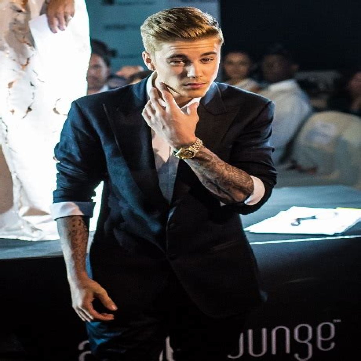 Selena Gomez and Justin Bieber Doing Lines of Cocaine: Captured On Video At Wild Party!