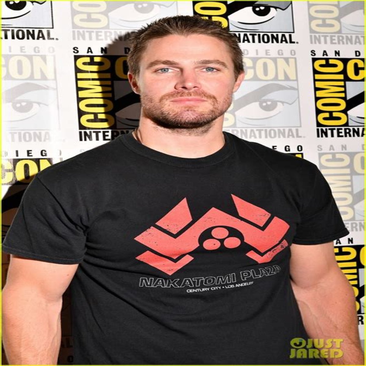 Stephen Amell defends his shirtless photo: ‘I’m in tremendous shape’ and strong