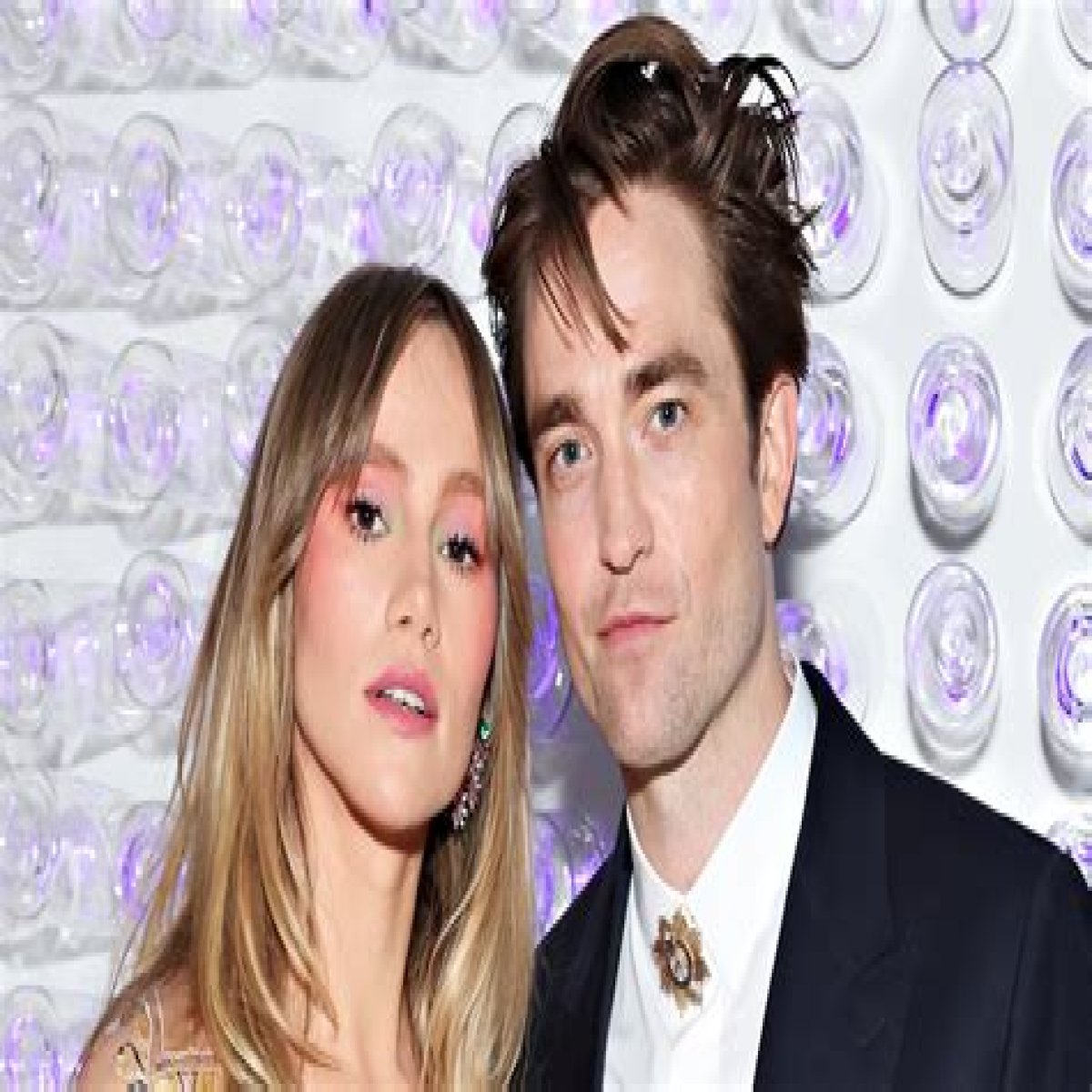 Strange Things About Robert Pattinson And Suki Waterhouse's Relationship