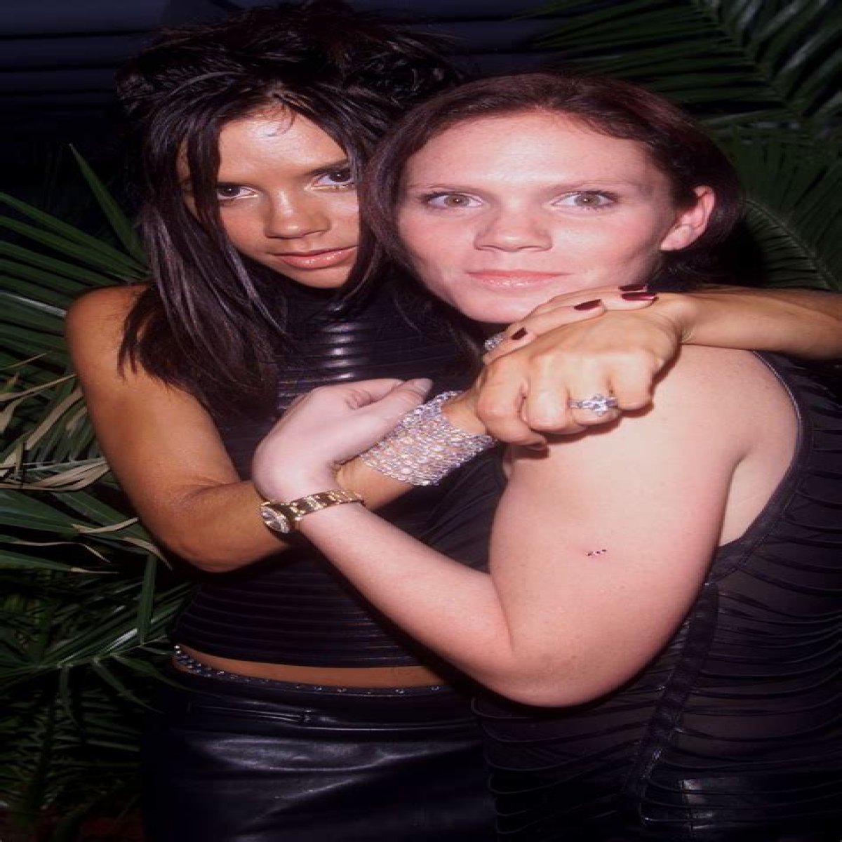 Victoria Beckham’s Look-Alike Sister Lives in a Small Village as a Single Mom of 4 & Worked for a Medical Center