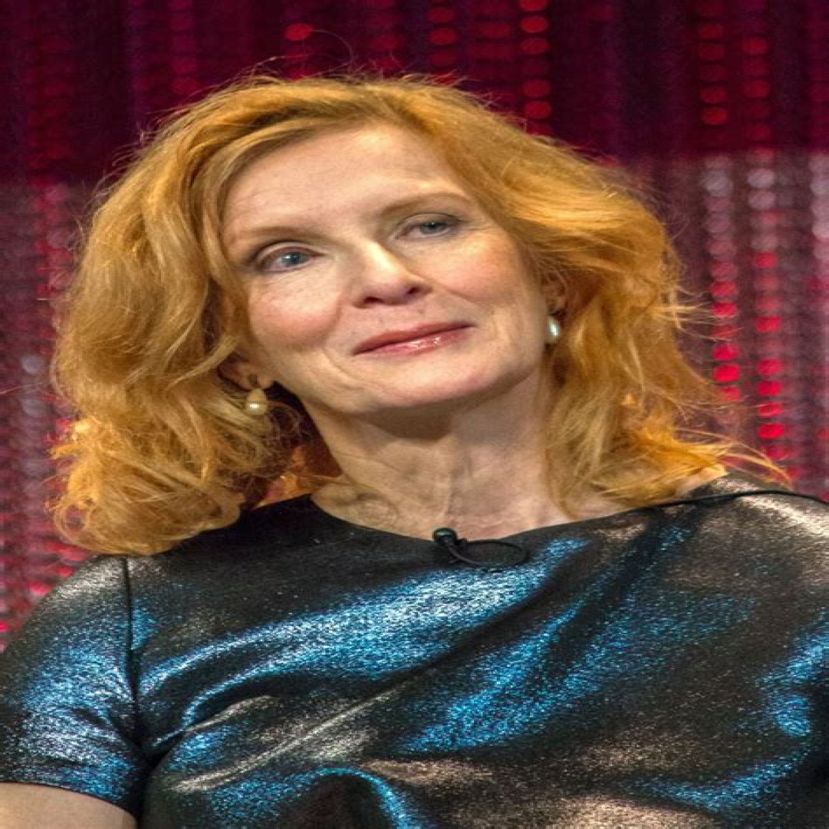 What happened to actress Frances Conroy eye? Bio: Eye injury, Net worth